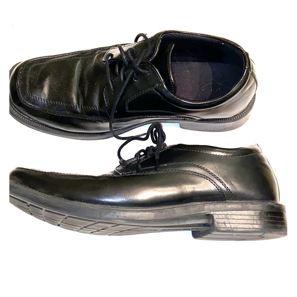 Black shoes lace up size 9 w